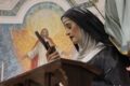 In occasione della ricorrenzza di S. Rita a Ruvo di Puglia. Benedizione delle rose nella Arciconfraternita del Carmine e nella Parrocchia S. S. Redentore alla fine della eucarestia, si è snodata la processione con il simulacro di S. Rita